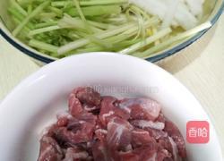 简单小炒萝卜丝芹菜肉片的做法图解1
