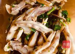 Illustration of how to make braised duck feet and duck tongue 4