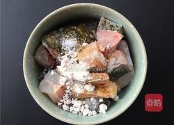 泡椒豆豉干烧鱼的做法图解2