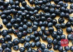 蓝莓酒的做法图解1