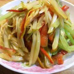 素食主义芹菜炒土豆的做法[图]