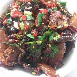 腊肉炒蕨粑