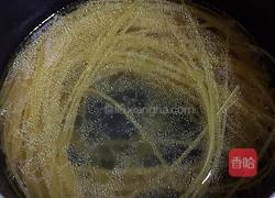 黑椒牛排炒意面的做法图解3