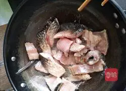 Illustration of the improved version of roasted fish cubes 3