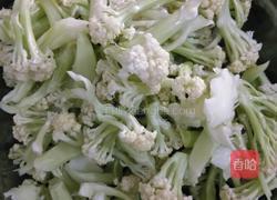 菜花炒肉的做法图解1