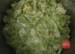 菜花炒肉的做法图解4