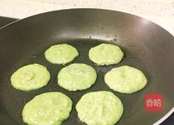 宝宝版香蕉小白菜蛋黄饼的做法图解4