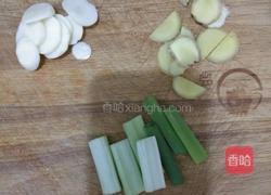 炸小鱼的做法图解1