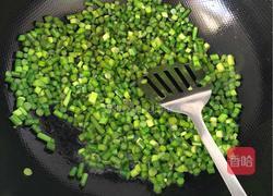 蒜薹火腿丁的做法图解2