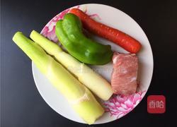 茭白炒肉的做法图解1