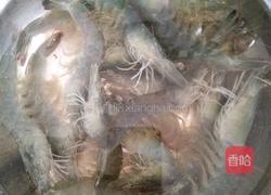 木耳虾肉小金鱼馄饨的做法图解1