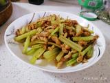 芹菜炒肉的做法[图]