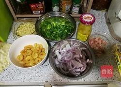 虾仁培根比萨的做法图解2