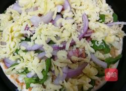 虾仁培根比萨的做法图解5