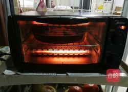 虾仁培根比萨的做法图解6