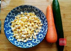 胡萝卜玉米炒黄瓜的做法图解1