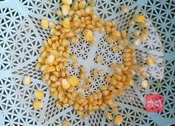 胡萝卜玉米炒黄瓜的做法图解2