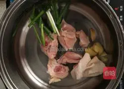 Chicken soup recipe illustration 5