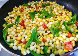 青椒胡萝卜炒玉米的做法图解12