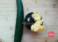 Illustration of how to mix cucumber with ears 1