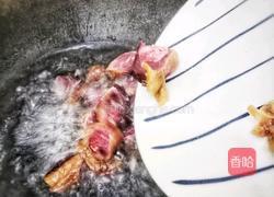 椒香腊鸭腿的做法图解2