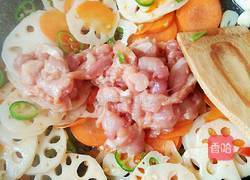 胡萝卜藕片炒肉的做法图解10