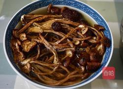 茶树菇排骨汤的做法图解2