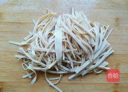 韭菜炒豆皮的做法图解3