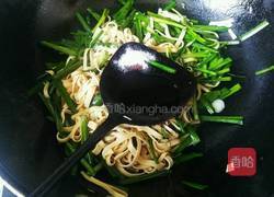 韭菜炒豆皮的做法图解7