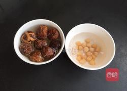 瑶柱花菇炖鸡脚的做法图解2