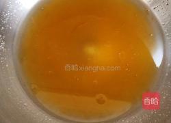 莲蓉蛋黄月饼的做法图解3