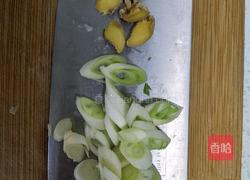 芹菜炒豆干的做法图解2