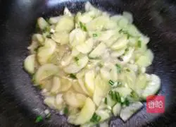 Illustration of how to make garlic cucumber 7