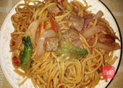 黑椒牛柳炒意面的做法图解4