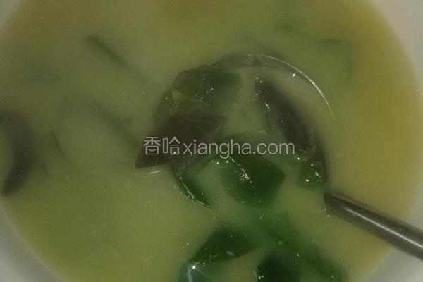 蚕菜皮蛋汤
