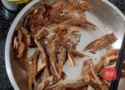 番薯叶炒罐头鱼的做法图解3