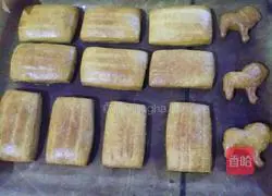 Illustration of how to make large yeast biscuits 13