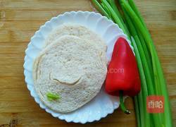 芹菜炒面筋的做法图解1