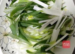 大葱炒鸡蛋的做法图解1