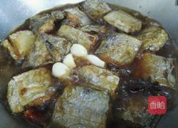 红烧啤酒带鱼的做法图解4