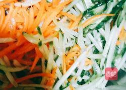 清香黄瓜鸡蛋饼的做法图解1