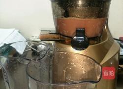 鲜榨石榴汁的做法图解2