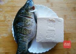 鲫鱼豆腐汤的做法图解1