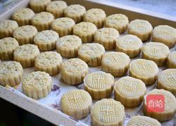 广式花生芝麻月饼的做法图解9