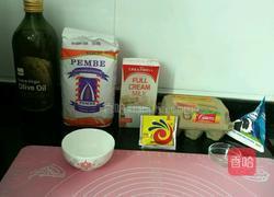 蜂蜜芝麻小面包的做法图解1