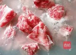 排骨萝卜汤的做法图解1