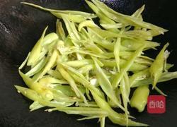 爆炒猪大肠的做法图解2