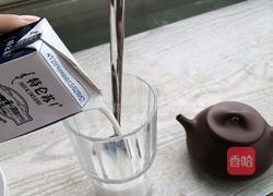 制作非常简单的奶茶的做法图解1