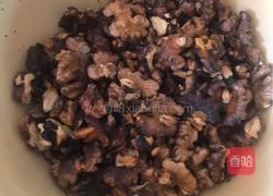琥珀核桃仁的做法图解2