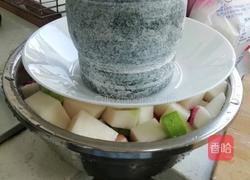 韩式辣萝卜块（图片为刚腌完还没发酵）的做法图解1